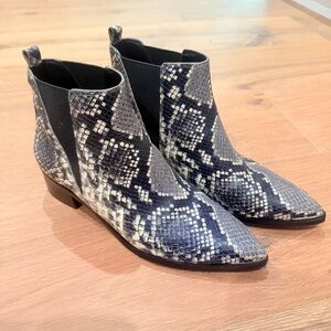 Marc Fisher LTD Women's Yale Chelsea boot